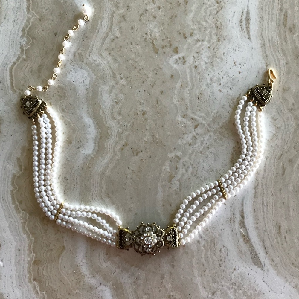 FAUX PEARL CHOKER WITH RHINESTONES